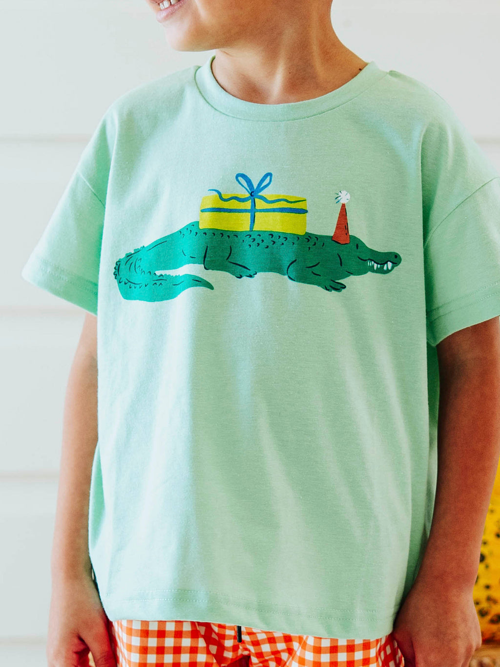 Unisex Graphic Tee - Gifting Crocodile Print Cotton