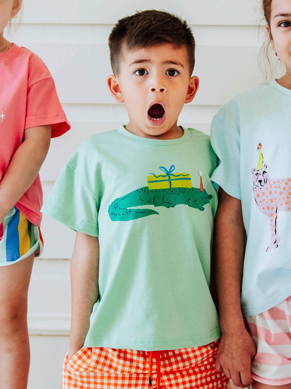 Unisex Graphic Tee - Gifting Crocodile Print Cotton
