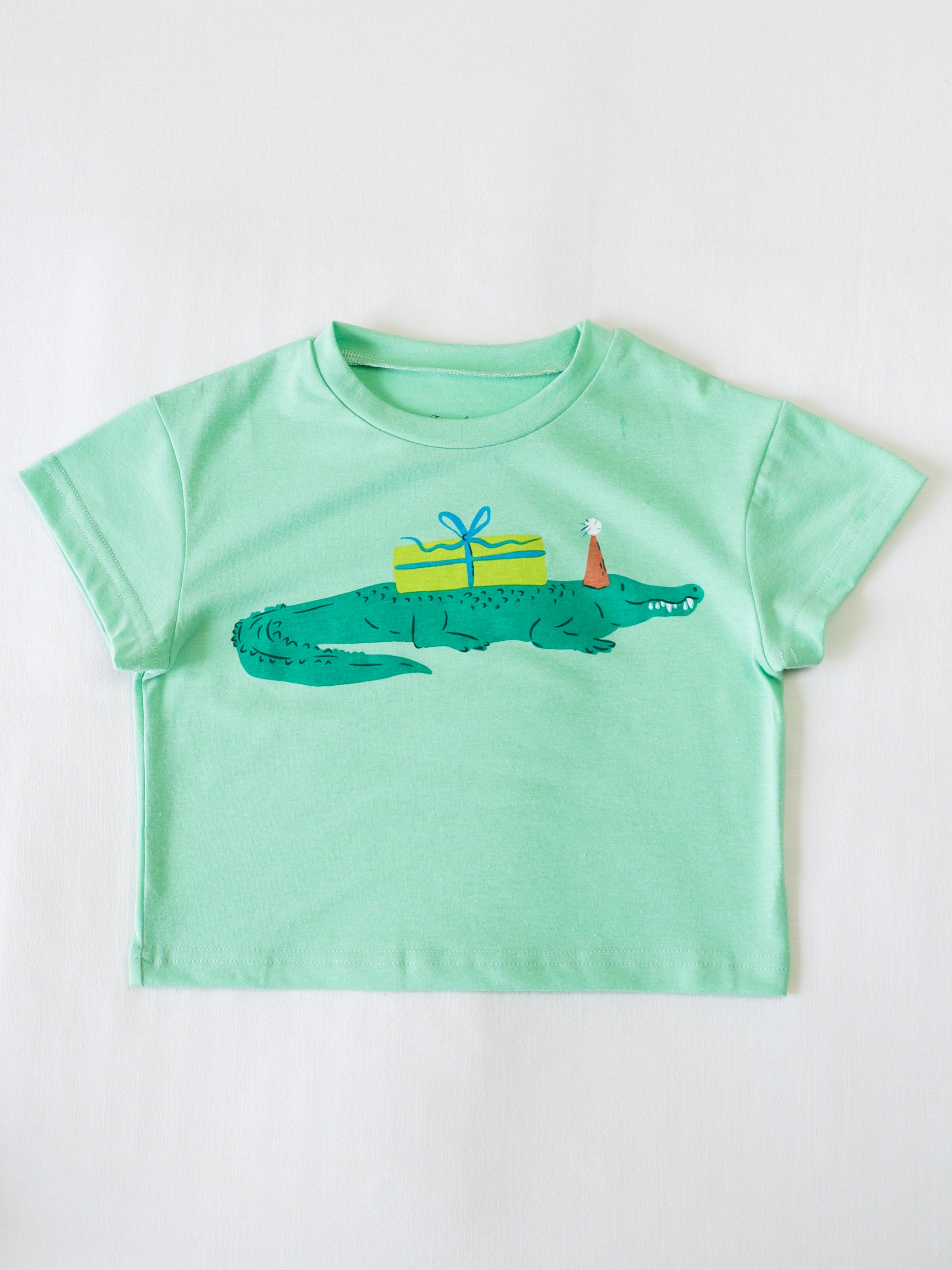 Unisex Graphic Tee - Gifting Crocodile Print Cotton